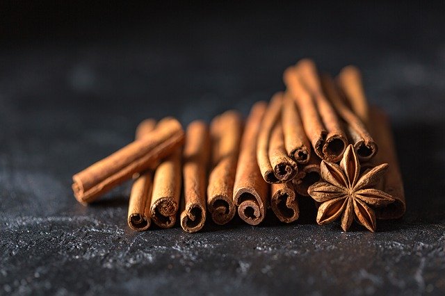 image showing cinnamon which are good for lowering cholesterol level