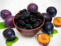 Best Time to Eat Prunes: Breakfast, Lunch Dinner, or Empty Stomach?